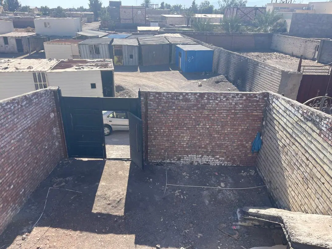 ساختمان نیم ساز