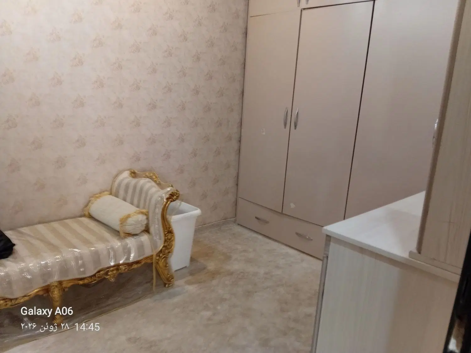 واحد ۹۰ متری تاپ لوکیشن