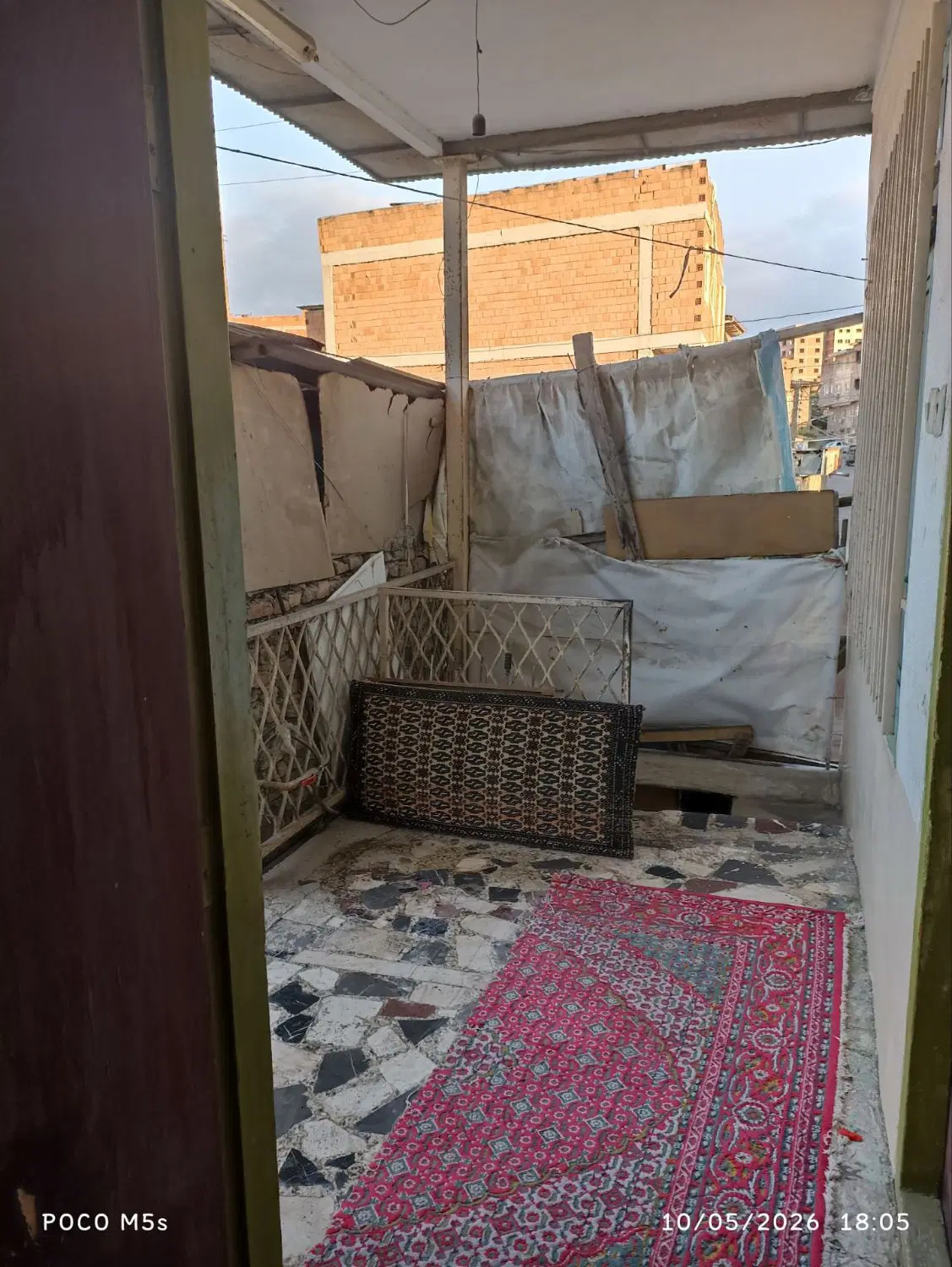 خانه دو طبقه حیاط دار خوش مسیر قلعه حسن