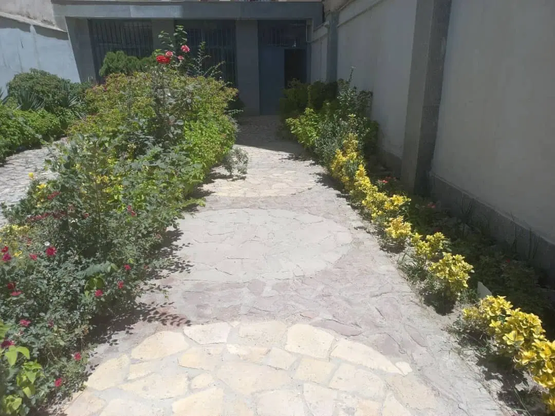 رهن واحاره ویلایی ۲۵۰متری (اوایل لادن)