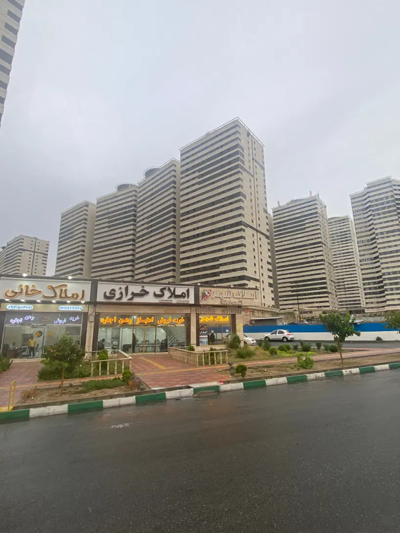مغازه نبش خیابان اصلی شهرک خرازی تهاتر با مسکونی