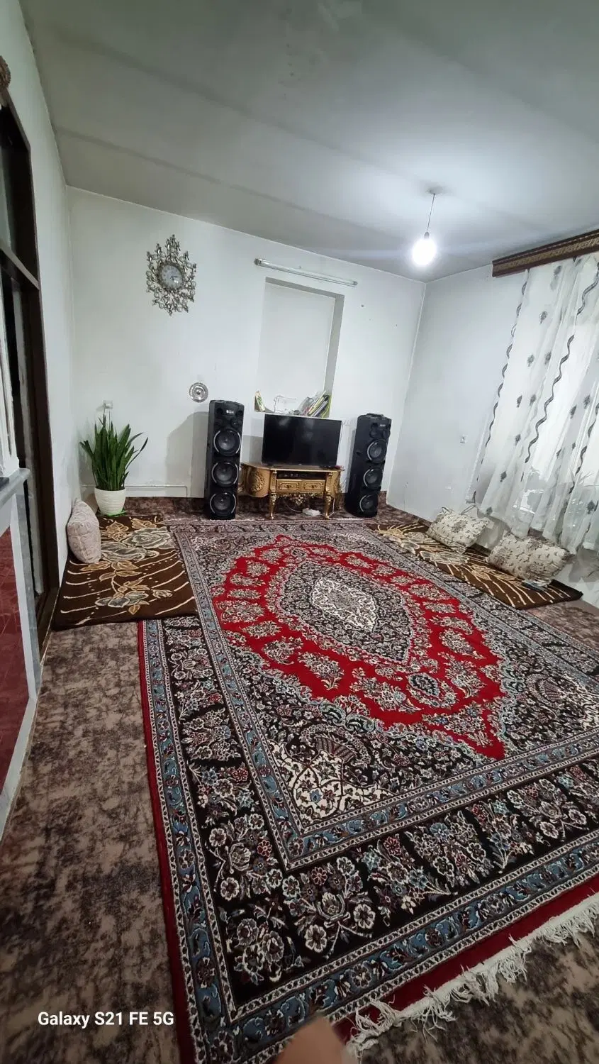 یک باب حیاط دربست