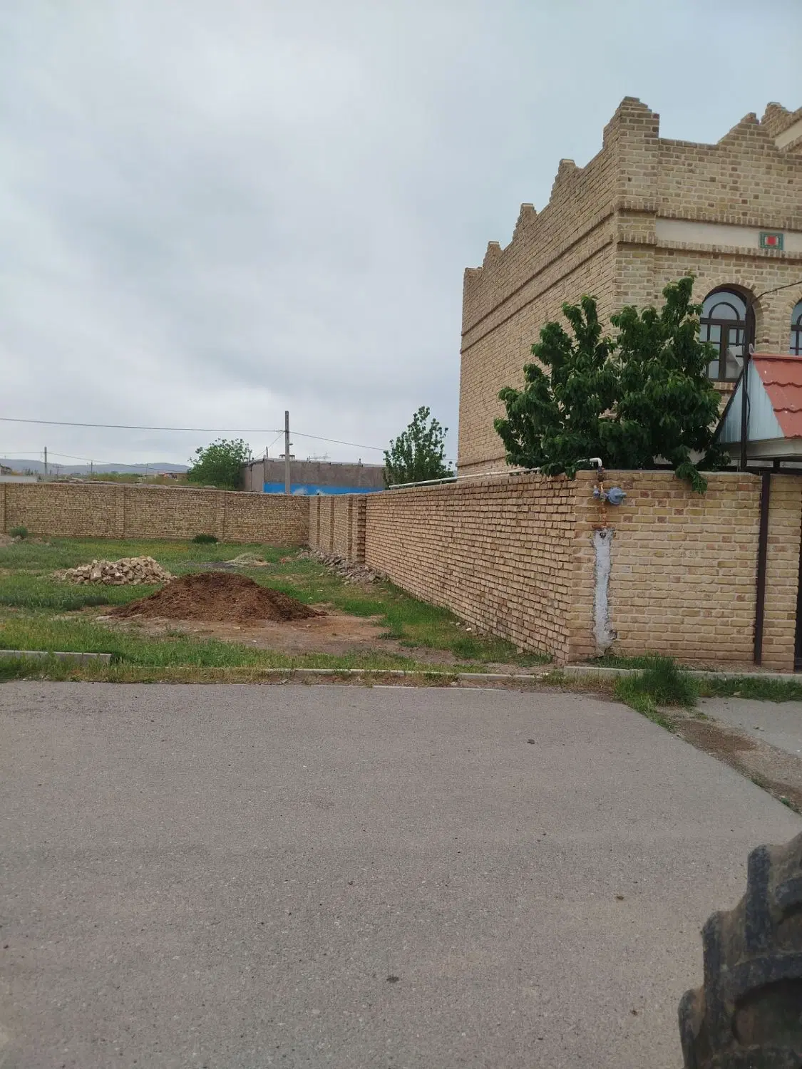 زمین مسکونی چهار دیواری شده