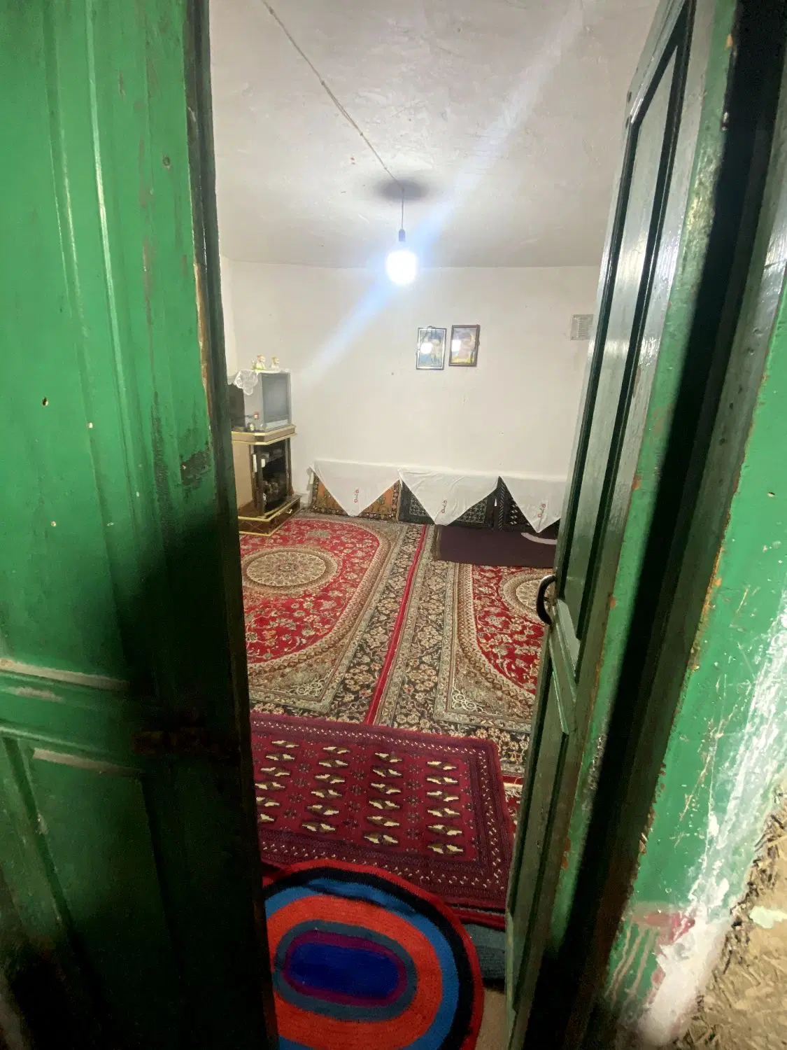 خانه کاهگلی بامحوطه600متری منطقه جنگلی شهراطاقور