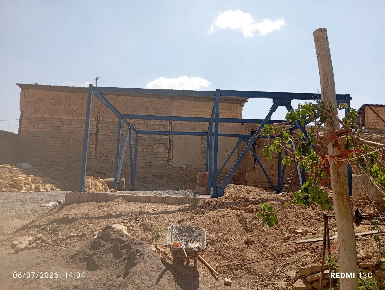 مغازه بر خیابان اصلی