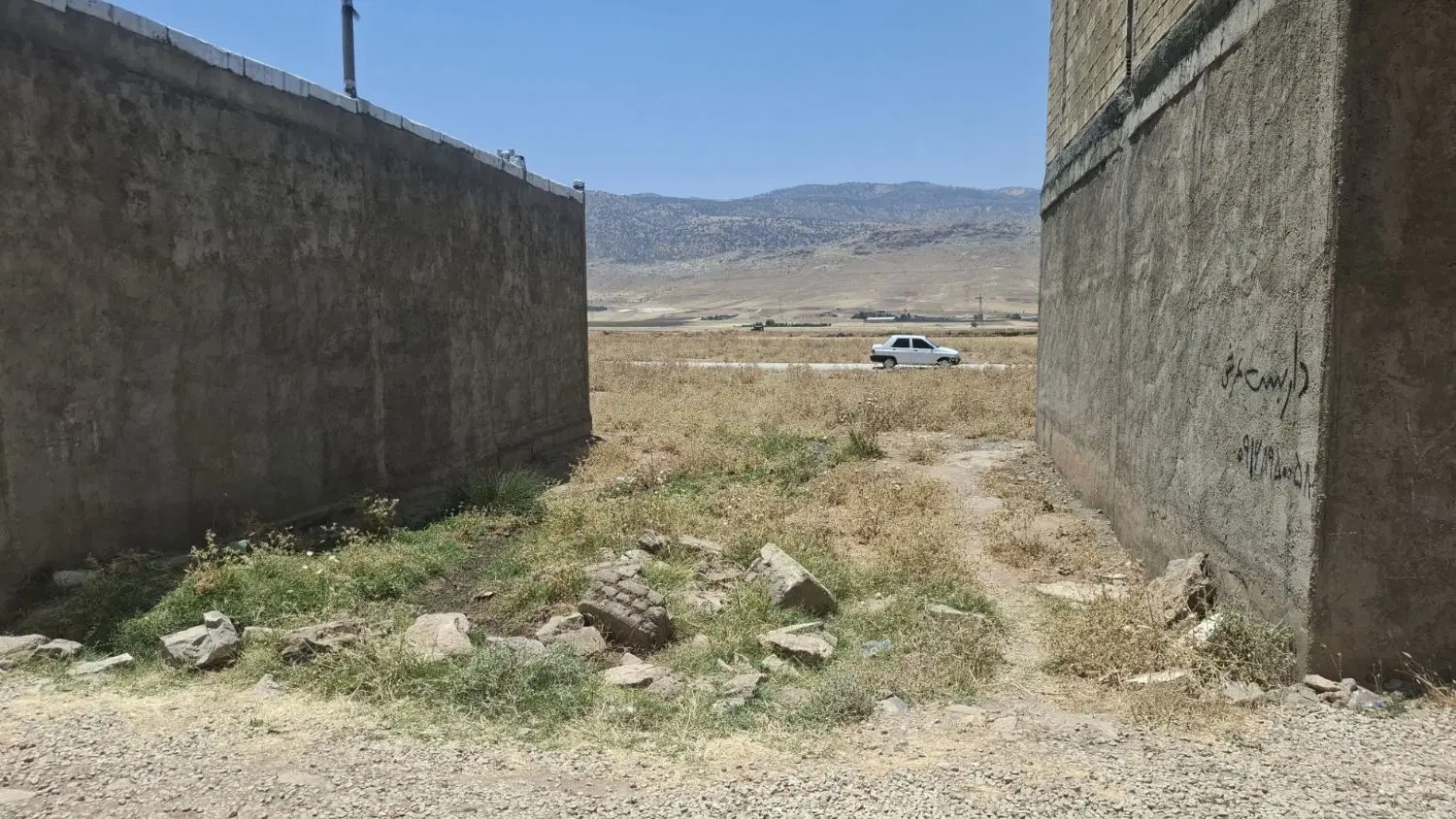 یک قطعه زمین