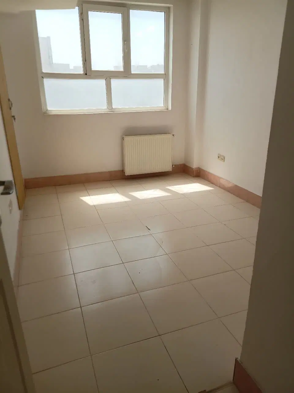 ۸۵ متری،۲ خواب با پارکینگ و انباری