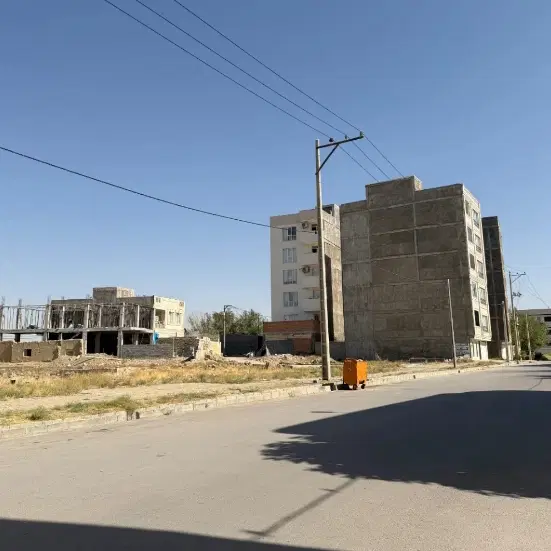 زمین دو نبش خیابان ورزش