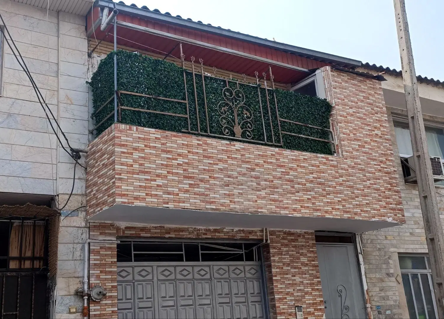 خانه مسکونی دو طبقه