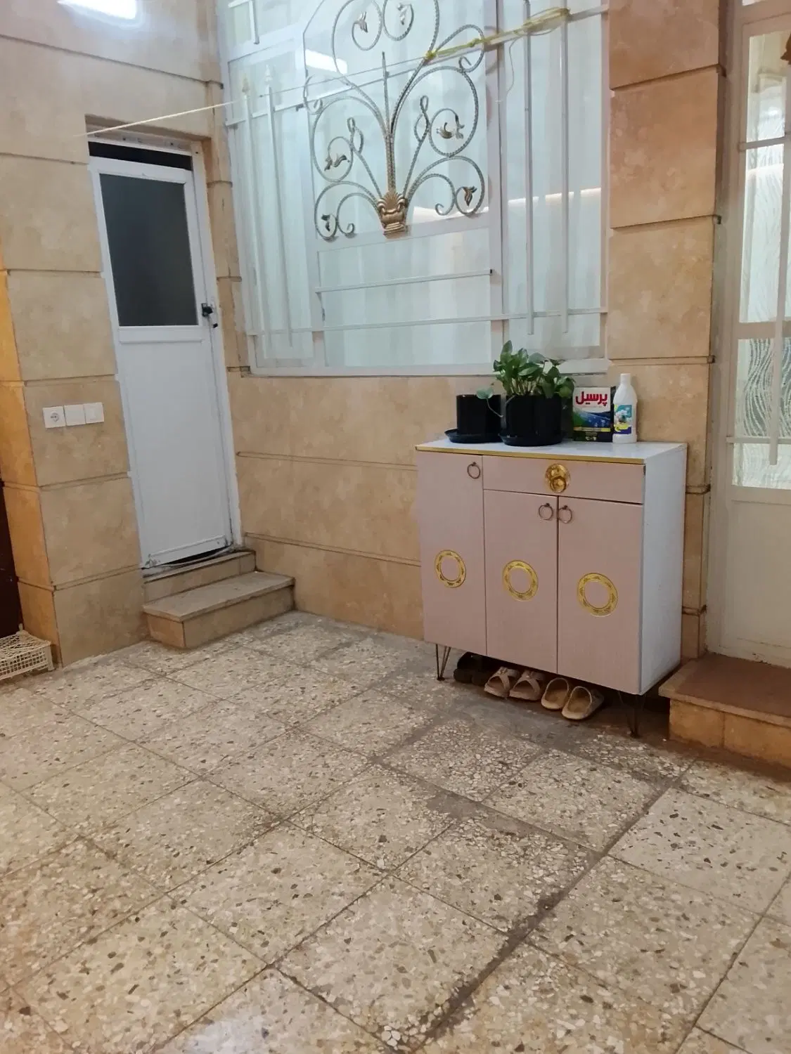 خانه طبقه همکف با پارکینگ اختصاصی