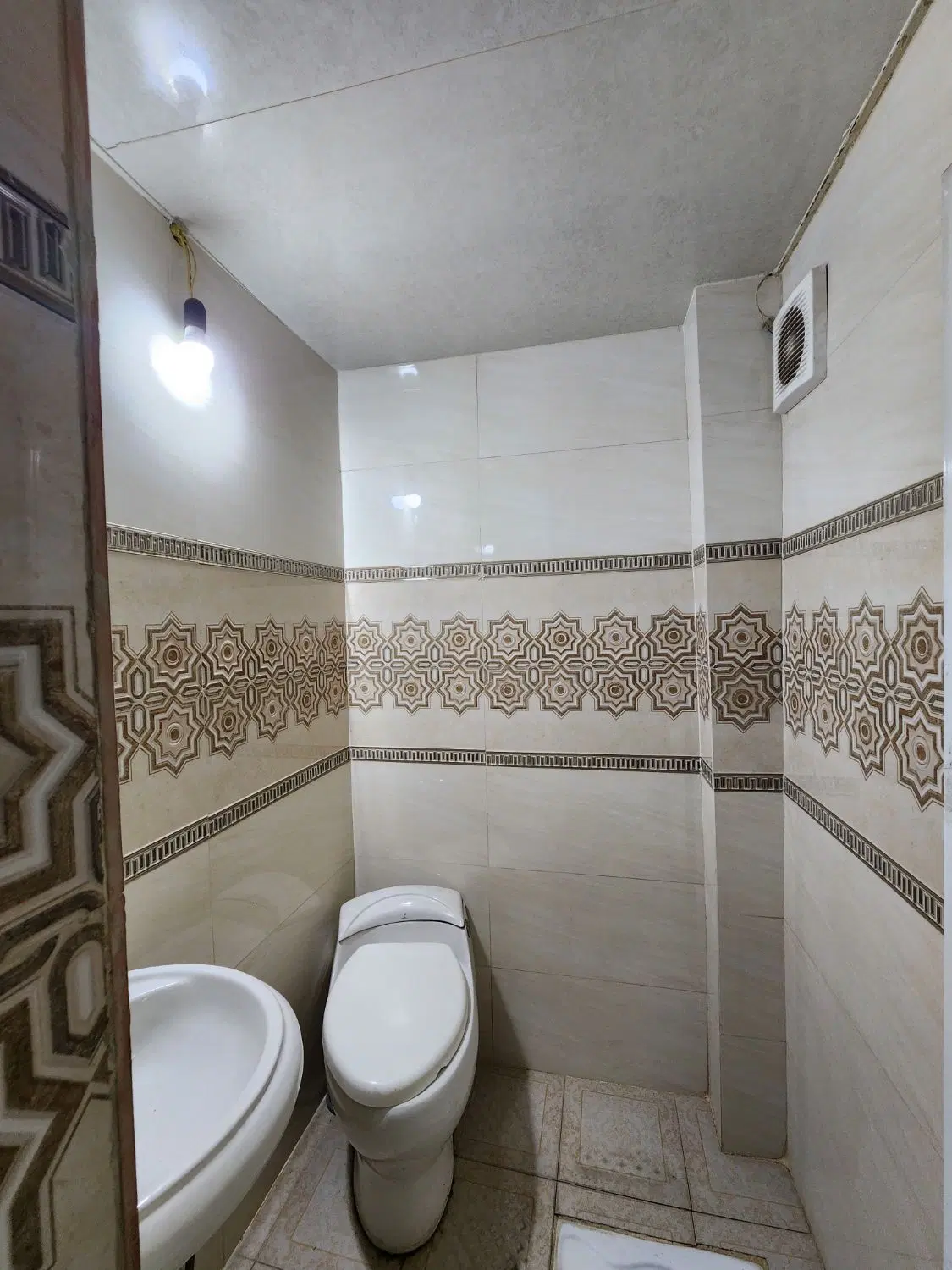 خانه ویلایی همراه با مغازه
