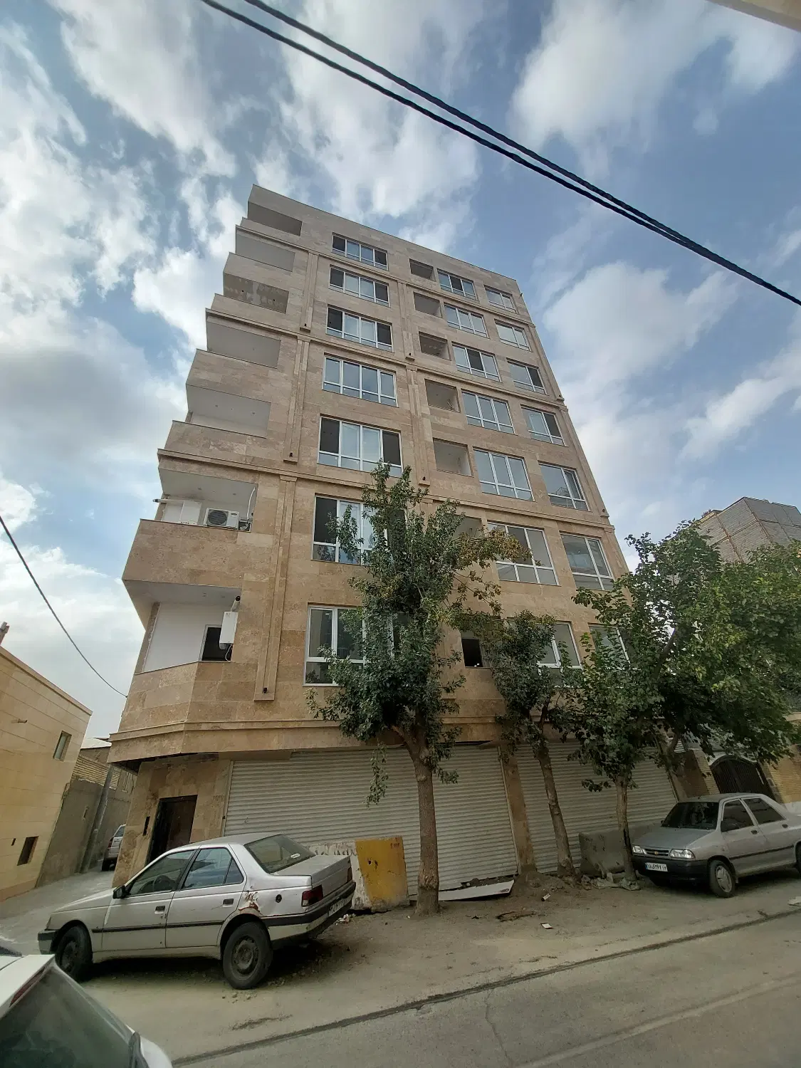 ۹۰ متری پارکینگ آسانسور گل ساختمان