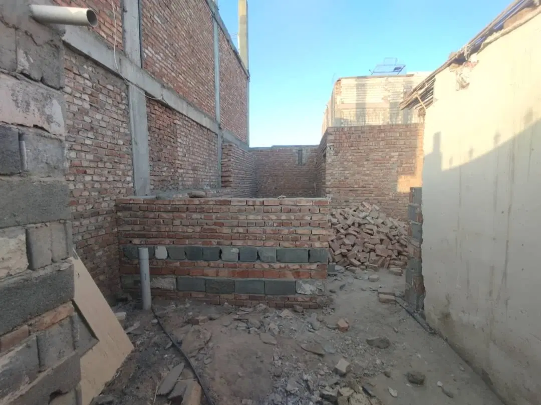منزل پیربخش ۳ درب چهارم سمت چپ سندی