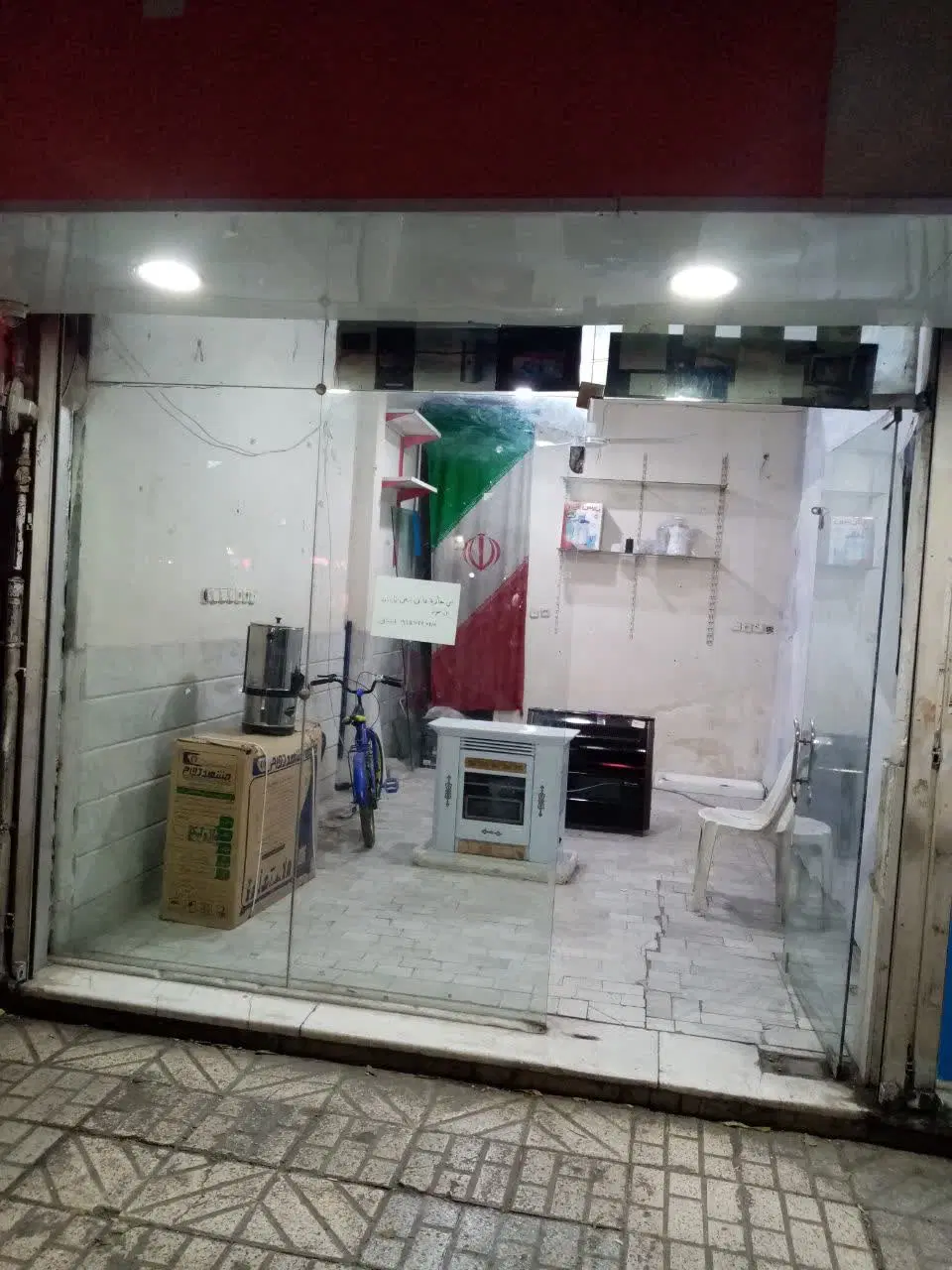 مغازه حاشیه بلوار دانش آموز