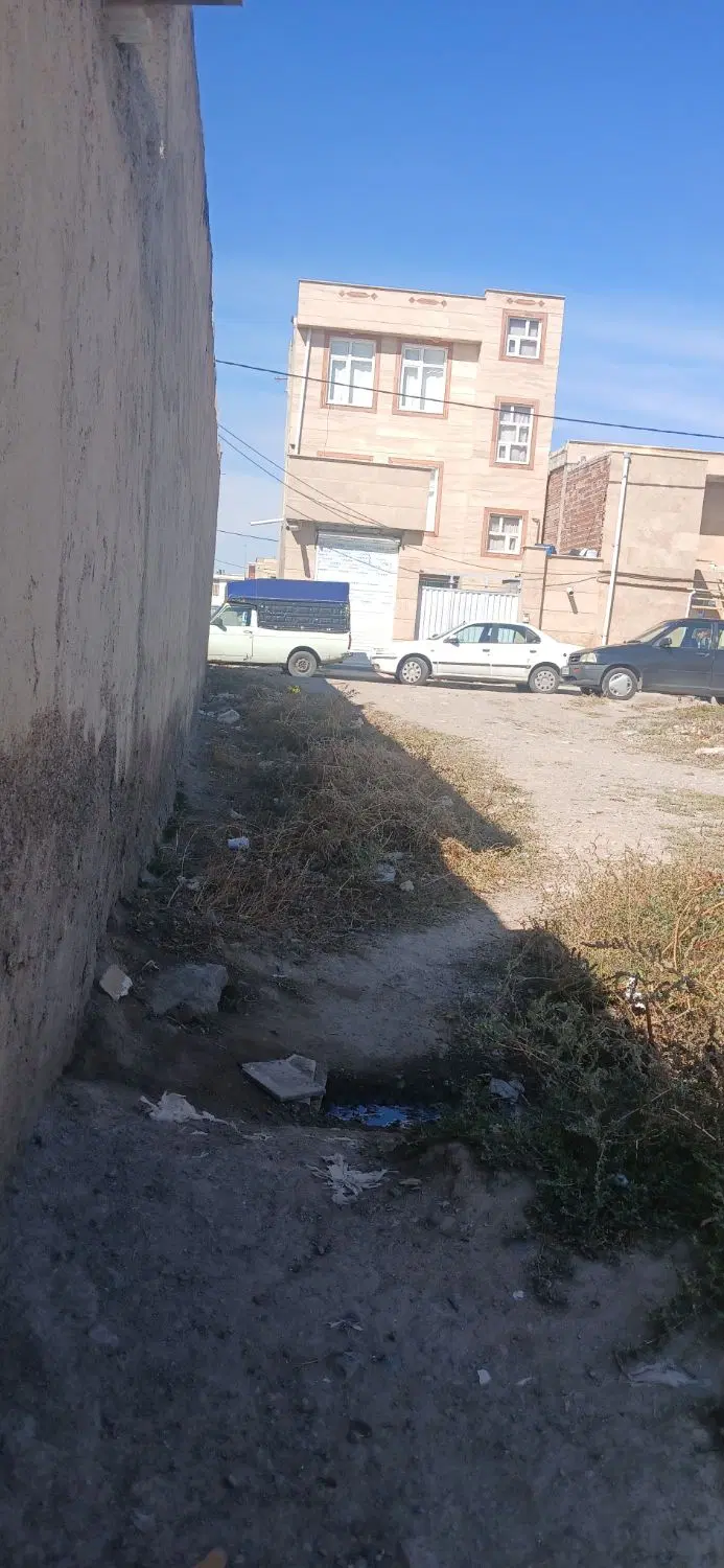 زمین یکصدوپنج متر مربع