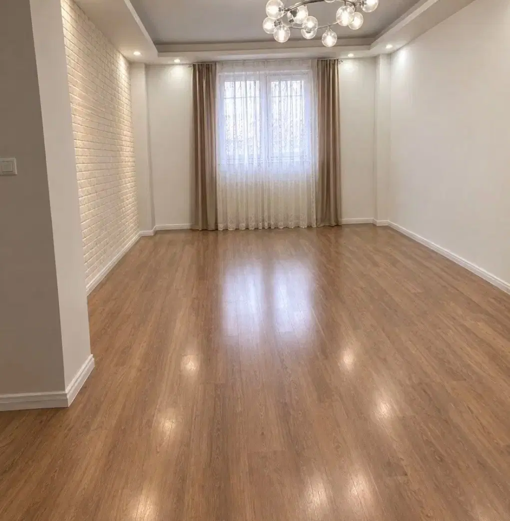 متراژ ۸۵_بازسازی_دو خواب_۲پارکینگ اختصاصی_طبقه اول