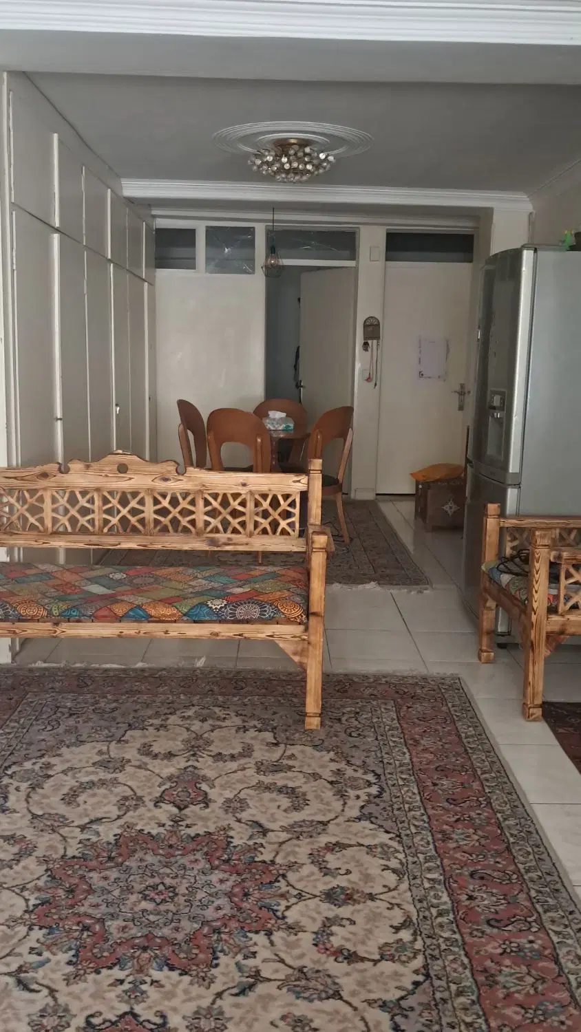 واحد 70 متری دوخوابه نورگیری از حیاط