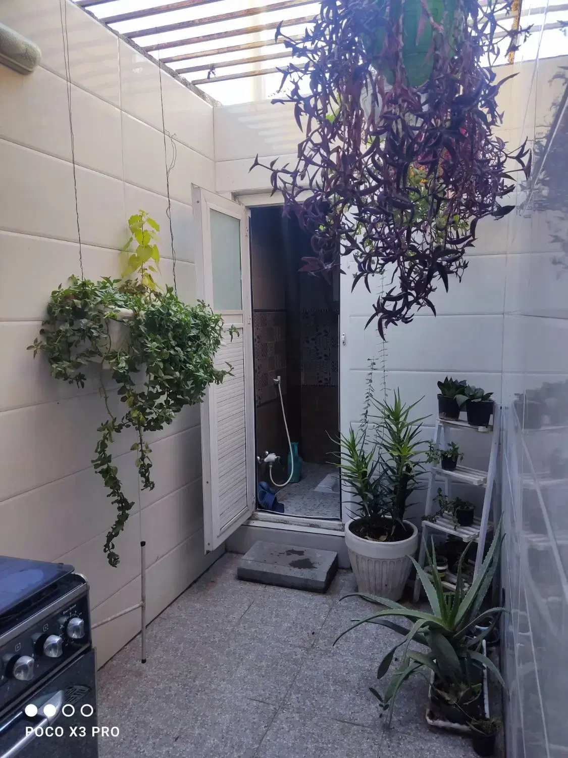 150متردوطبقه بهرخیابان ولیعصر