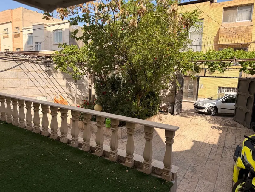 منزل ویلایی واقع در ابتدای کوثر شمالی یک