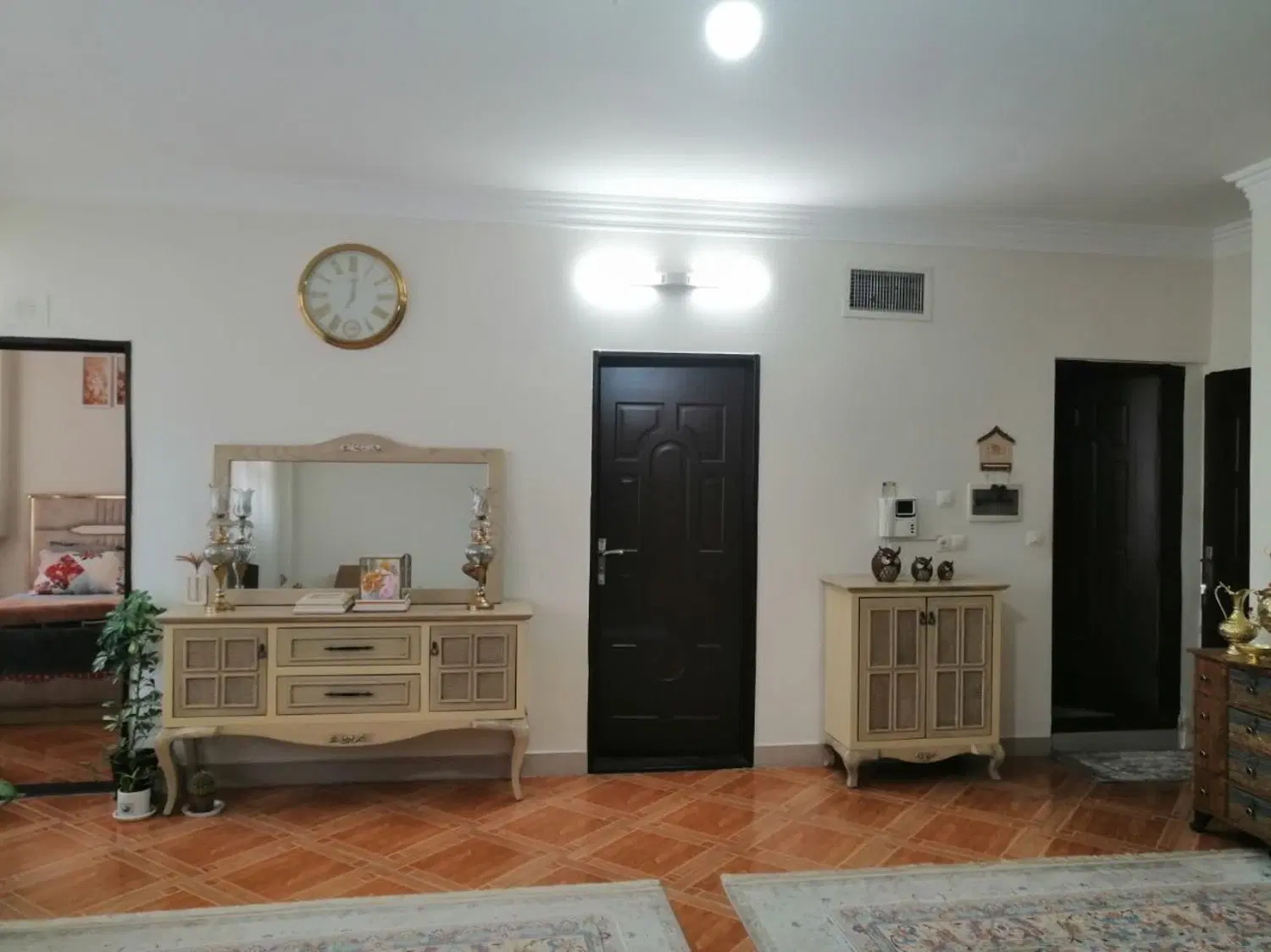 آپارتمانی ۱۰۰ متری _ شهرک اندیشه _ تمیز و مرتب