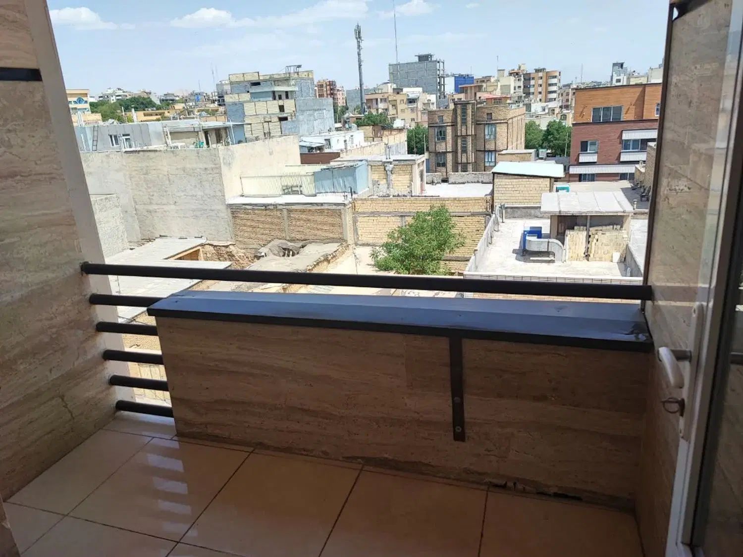 ۱۰۰ متری دوخوابه همکف راه جدا