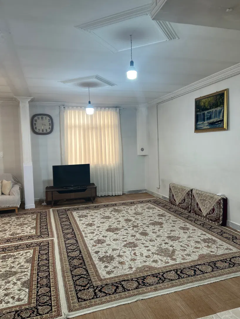 یک باب منزل مسکونی با مغازه و پارکینگ