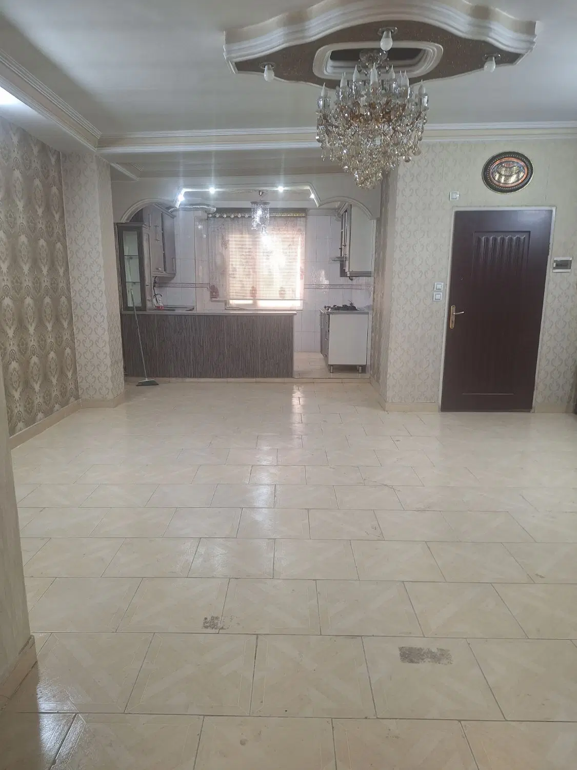 آپارتمان، تک واحدی 2خواب ،شیک وتمیز.