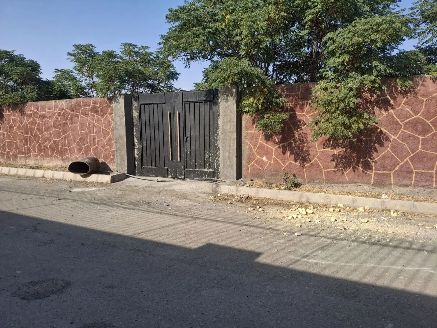 زمین در مجتمع  ناظریه دور دیوار با موقعیت عالی