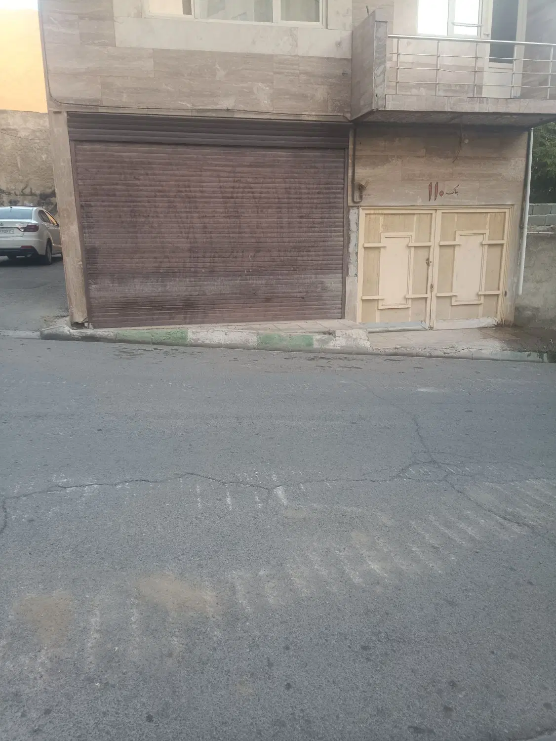 یک باب مغازه تجاری و کارگاه وسیع برای سفالگری