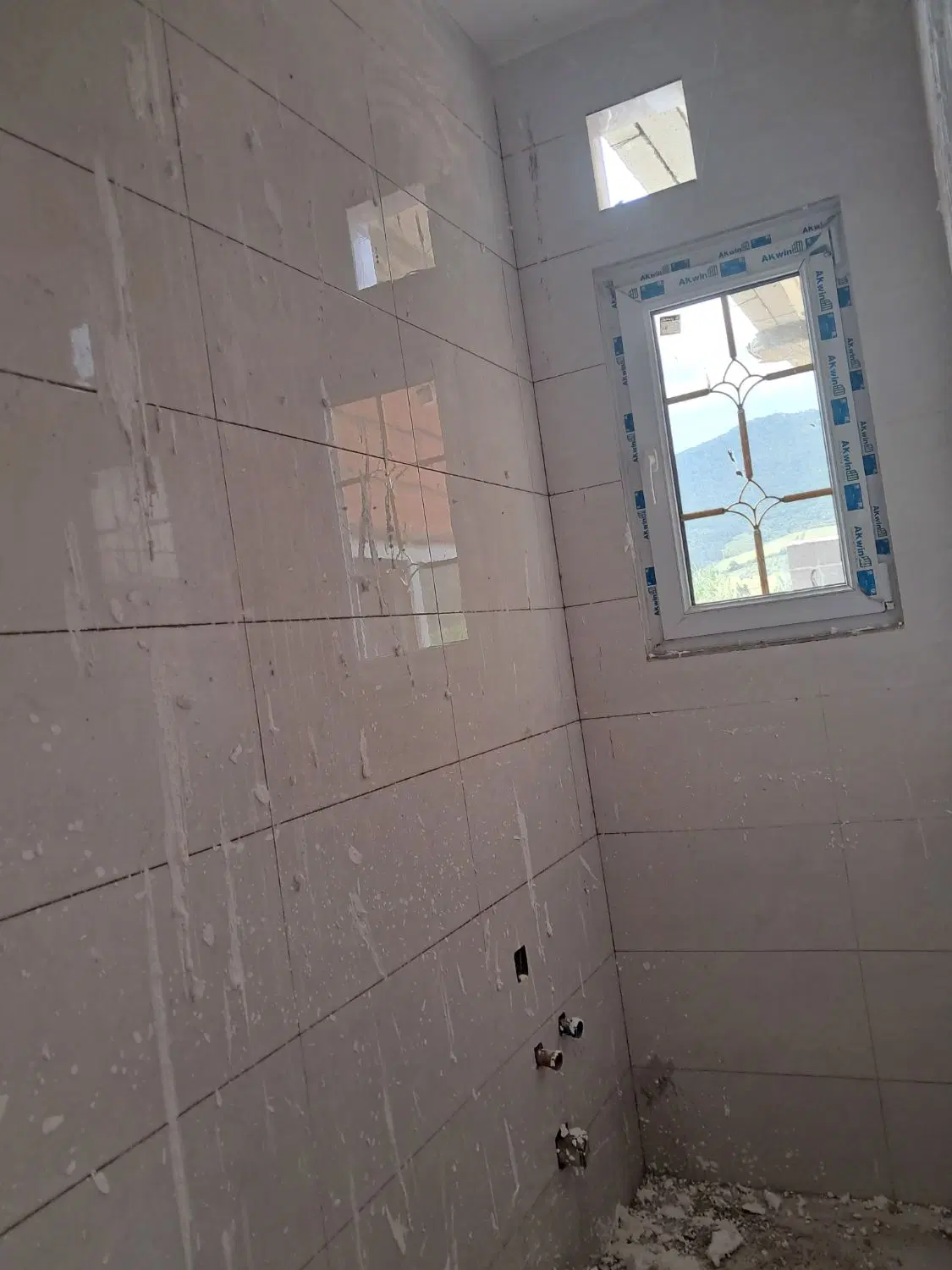 خونه ویلایی ۱۱۰متر زیر بنا و ۱۲۵متر حیاط ماشین رو