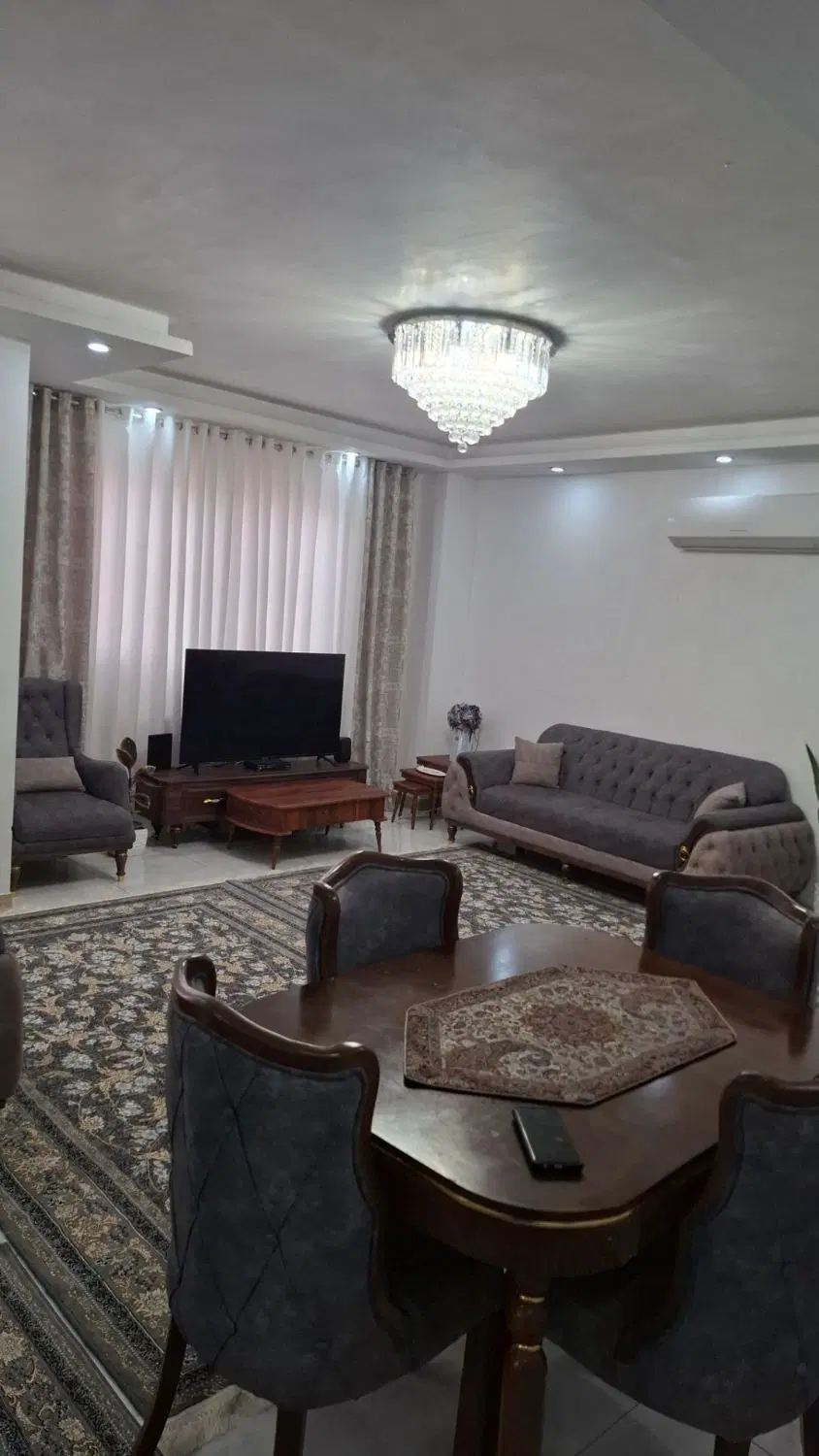 آپارتمان ۹۰ متری  در گلزاران