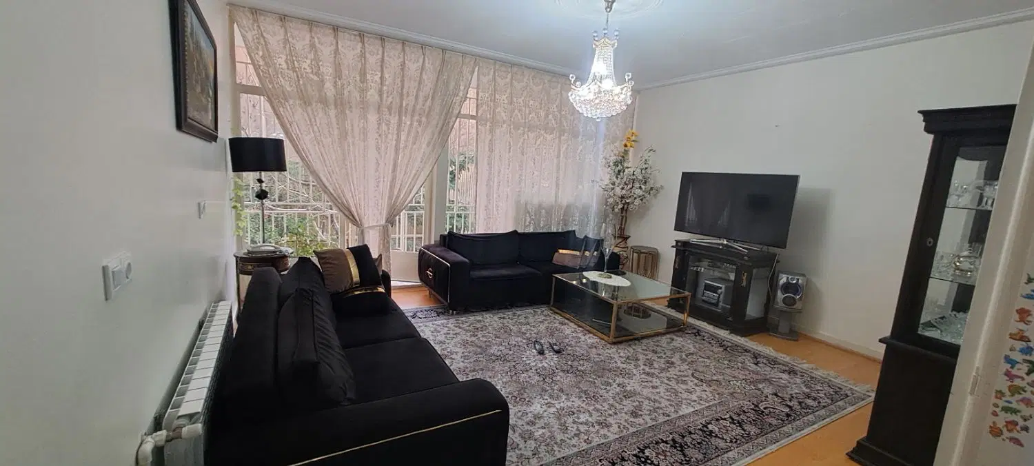 میدان سلماس ۱۴۰ متر ۳ خواب همکف با پارکینگ