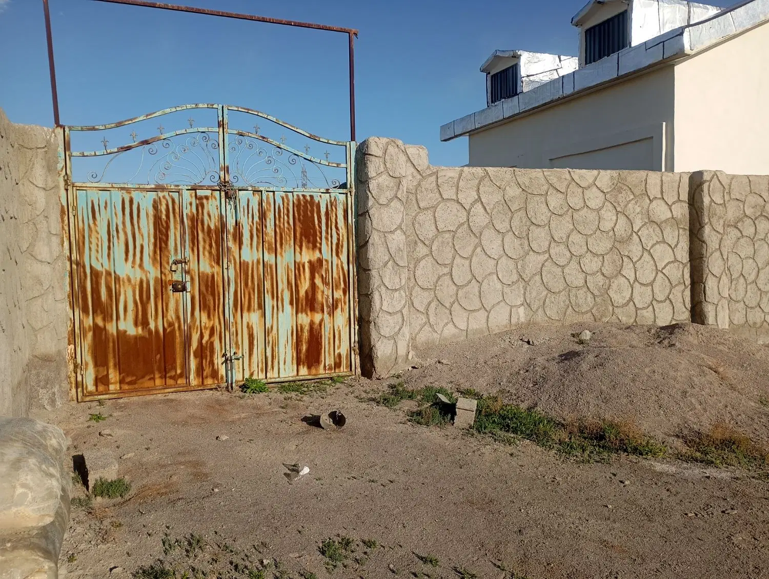 حصار ویلای داخل کوی
