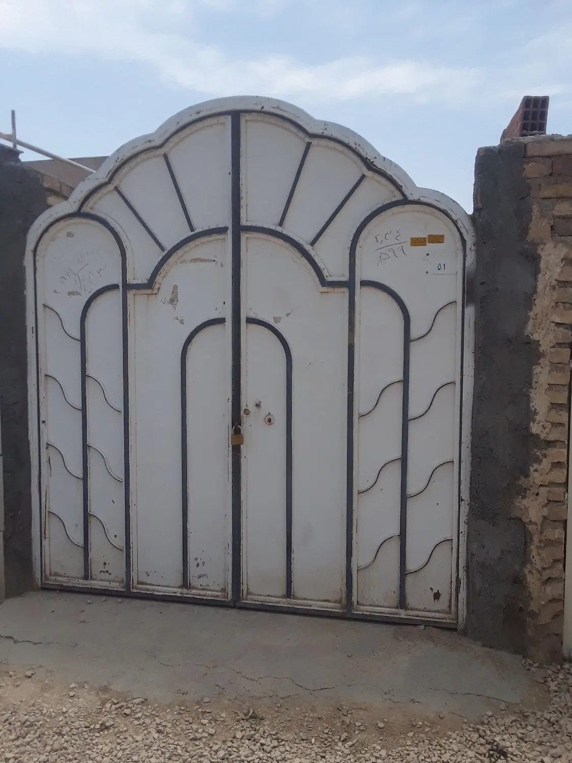 خونه درنقدعلی ۸ به فروش میرسد