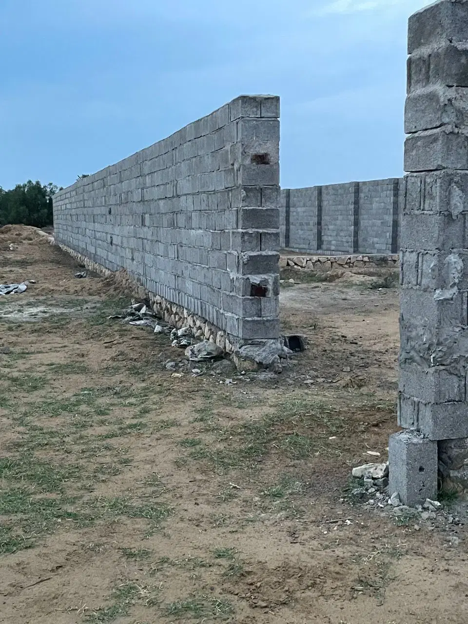 زمین ۴۰۵ متری دیوارکشی‌
