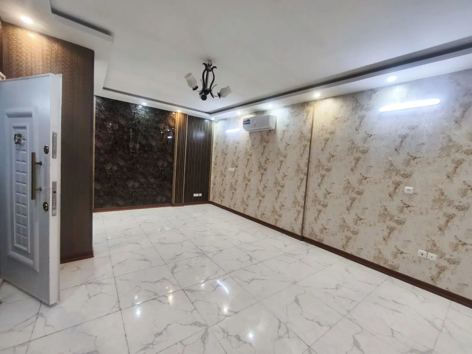 ۸۵ متر طبقه سوم عبدالمطلب ۱۵ بدون پارکینگ آسانسور