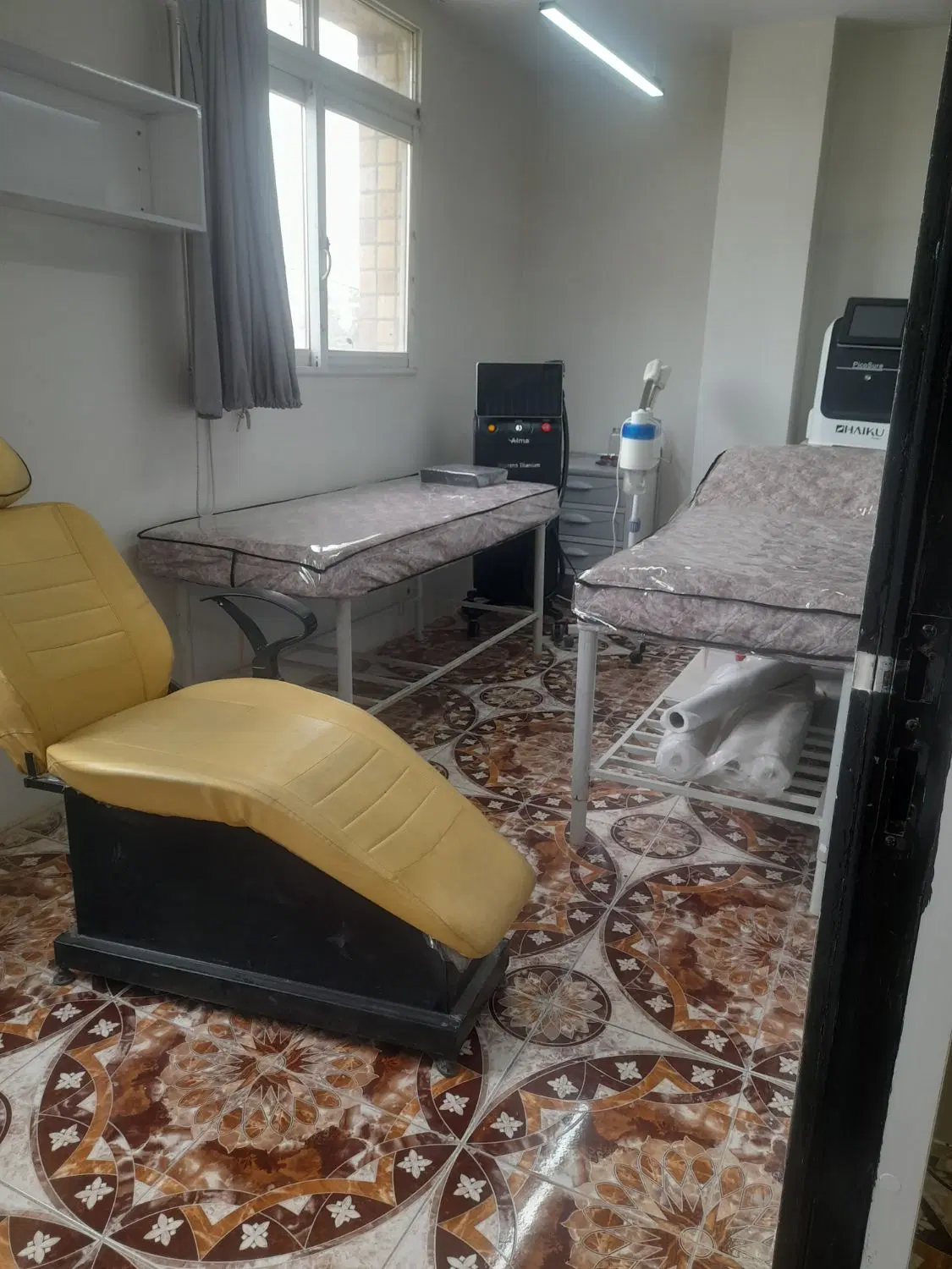 اجاره دفتر کار چهار اتاق برخیابان طبقه اول