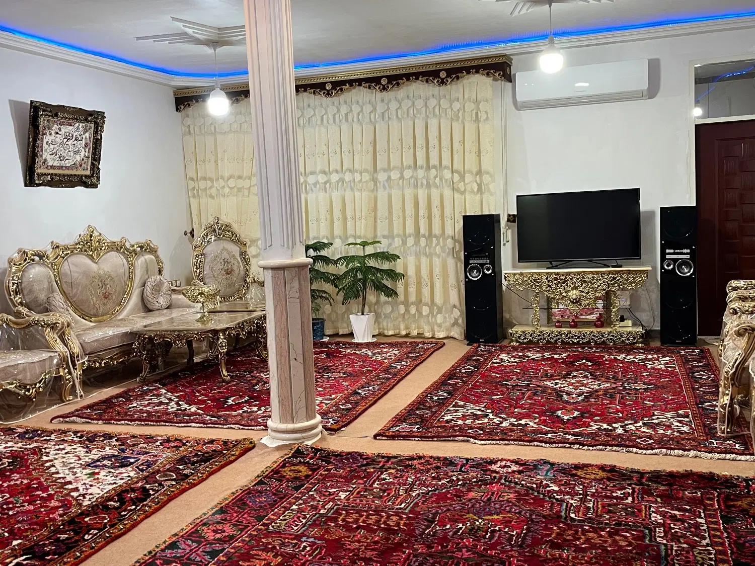 حیاط مسکونی
