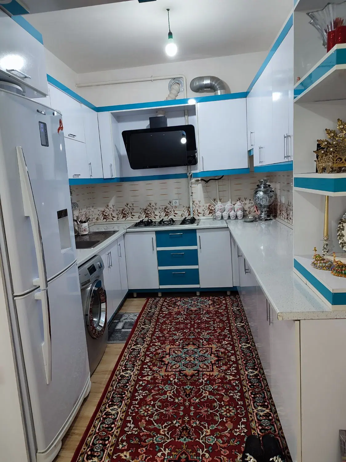 حیاط آپارتمانی دوطبقه