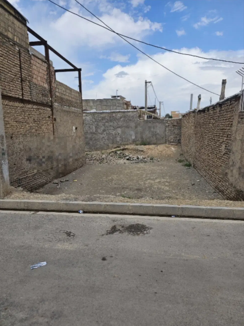 زمین ۱۲۶ متری چهارباغ ملک اباد