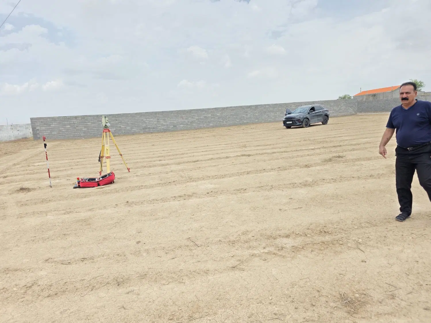 زمین ملکی با آب برای کشت زعفران