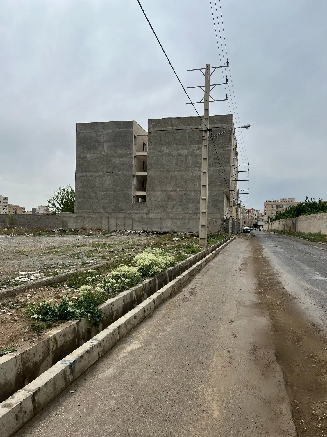 فروش زمین‌تجاری‌مسکونی_با ارزش تر از طلای۲۴عیار