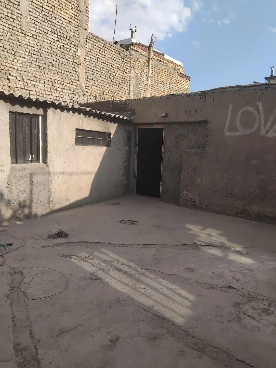 کارگاه سالن 220 متری