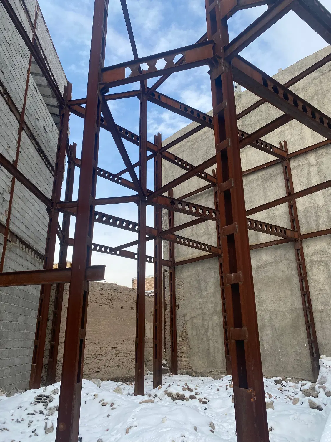 ساختمان نیمه ساخته