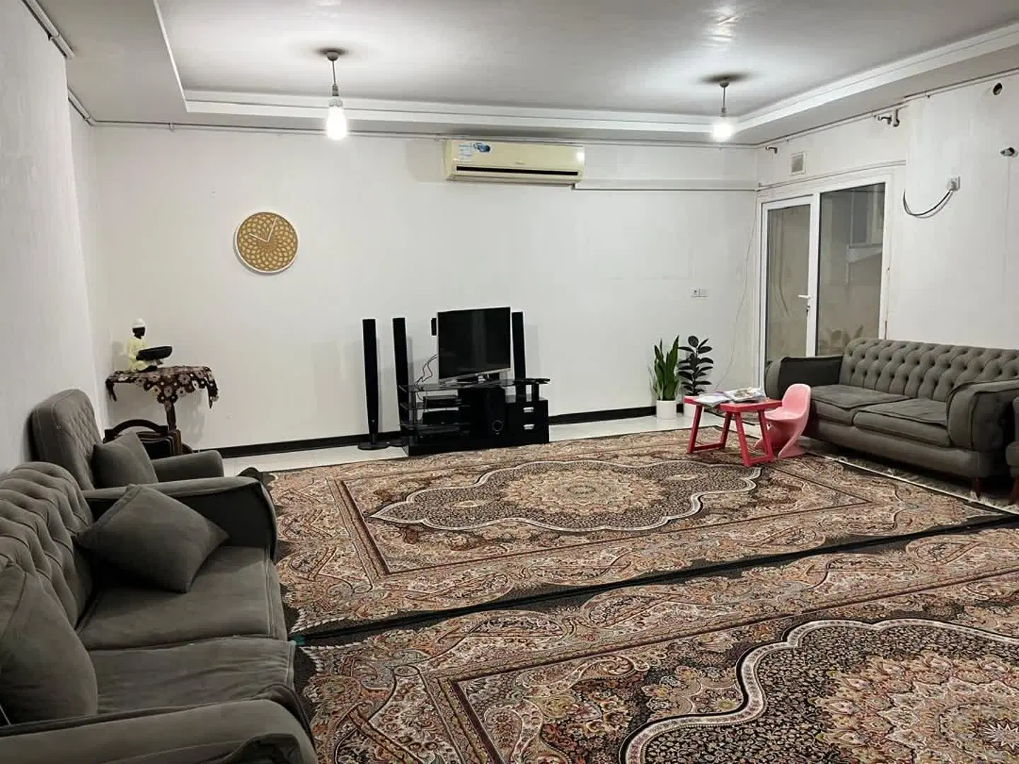 آپارتمان ۱۳۵ متری  امیری خ زند طبقه ۲