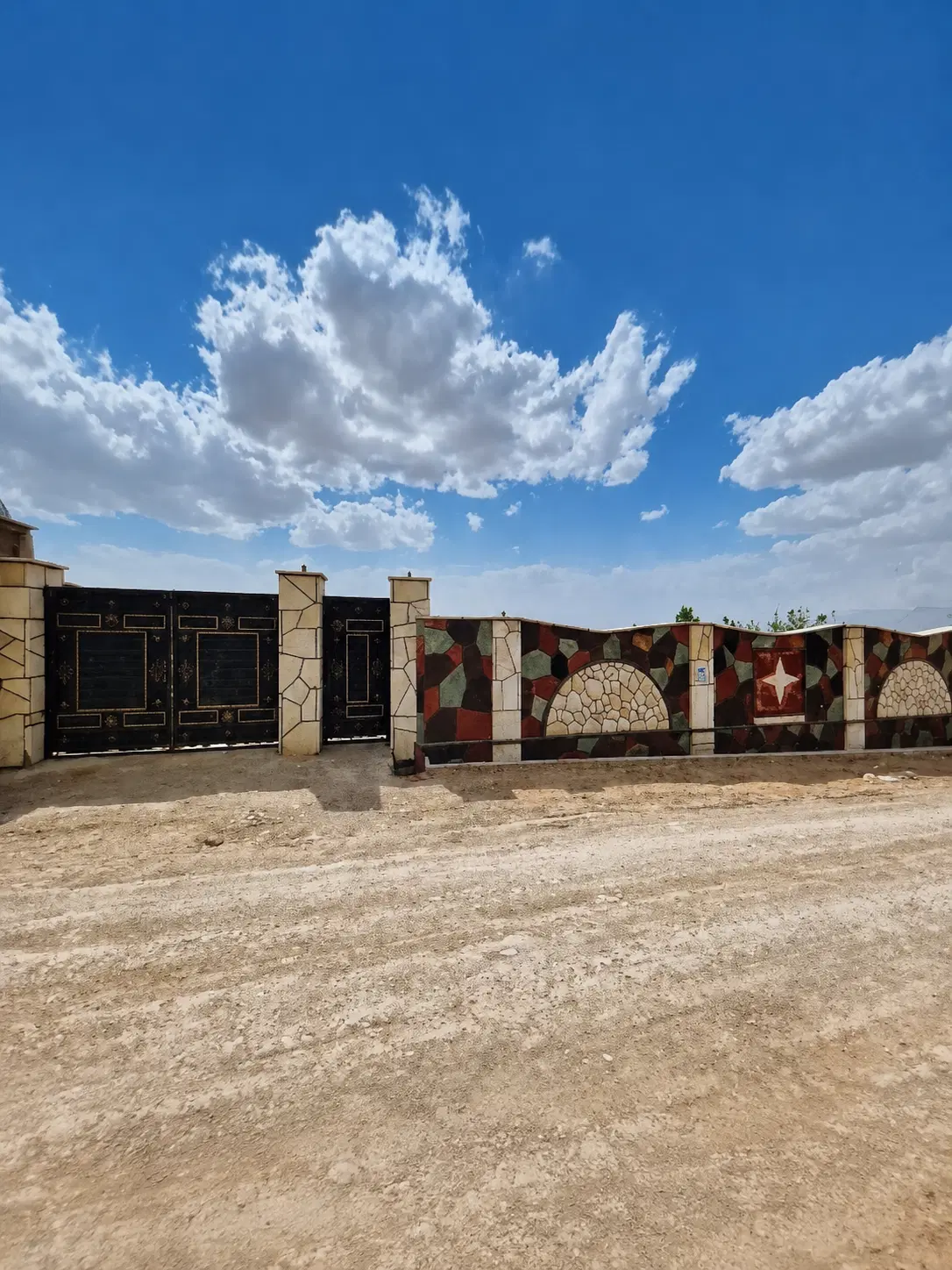 زمین باغ چهار دیواری زمین پلکانی