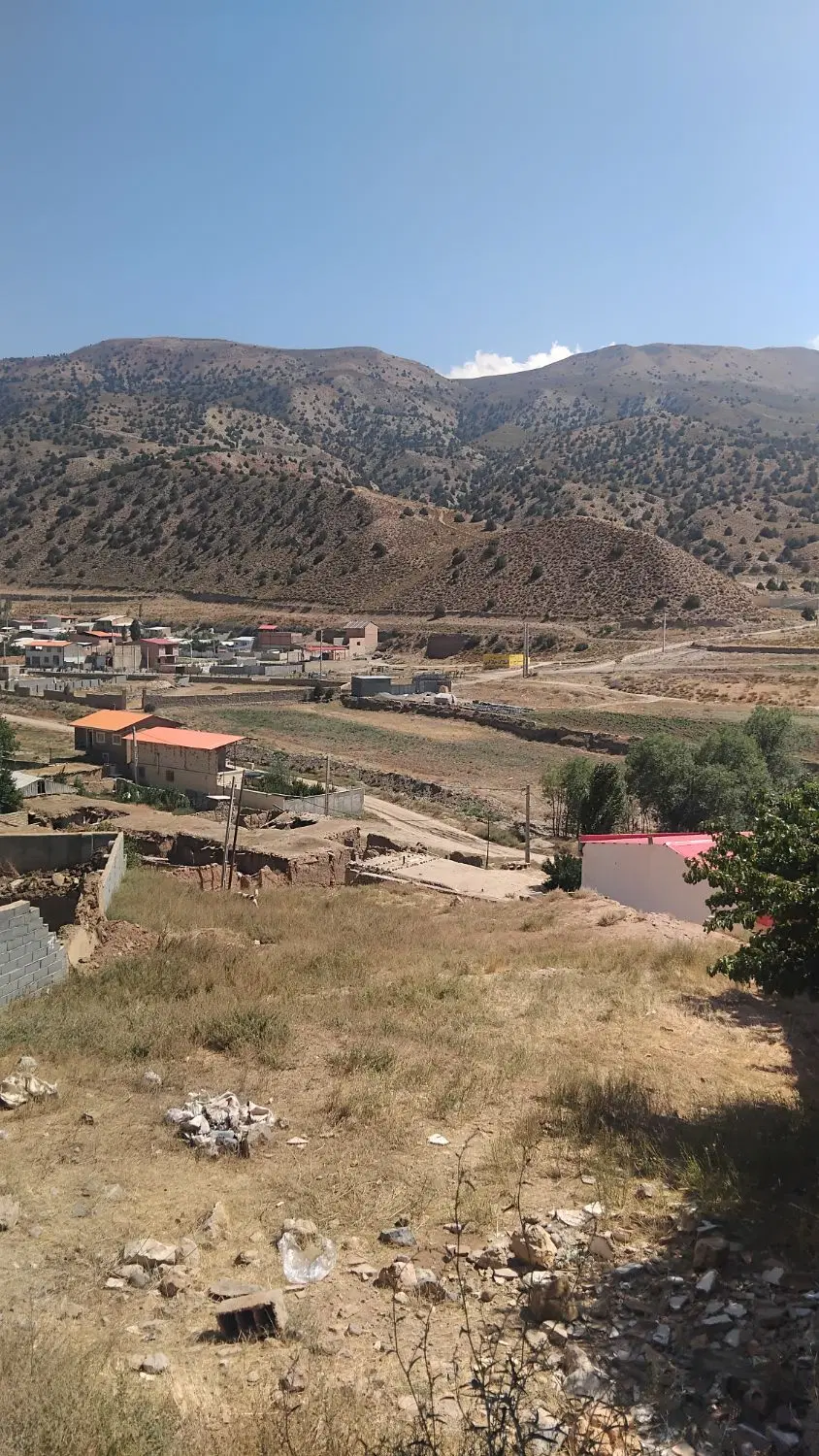 زمین ۱۰۰متری چهارباغ
