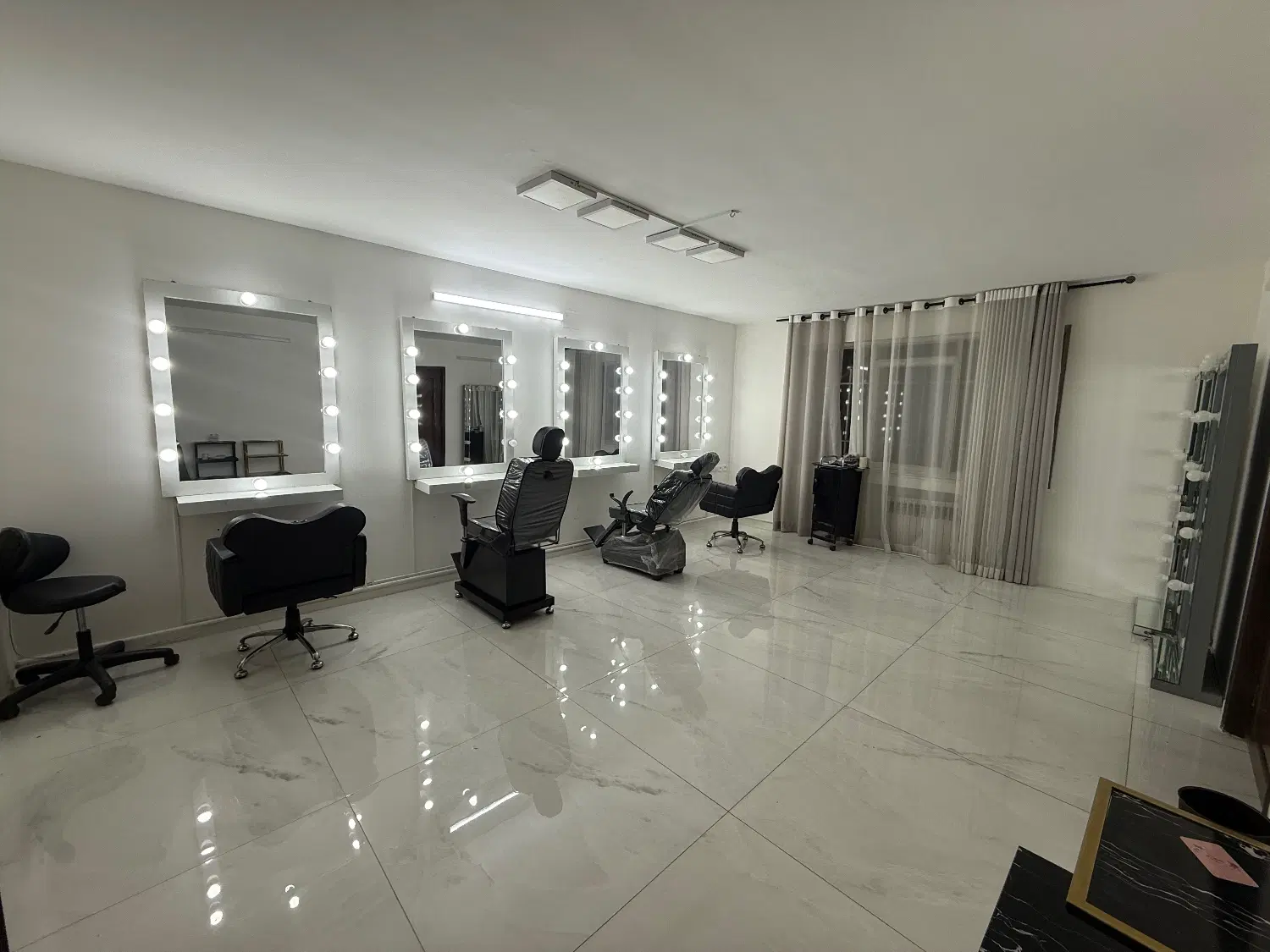 اجاره لاین میکاپ و شنیون
