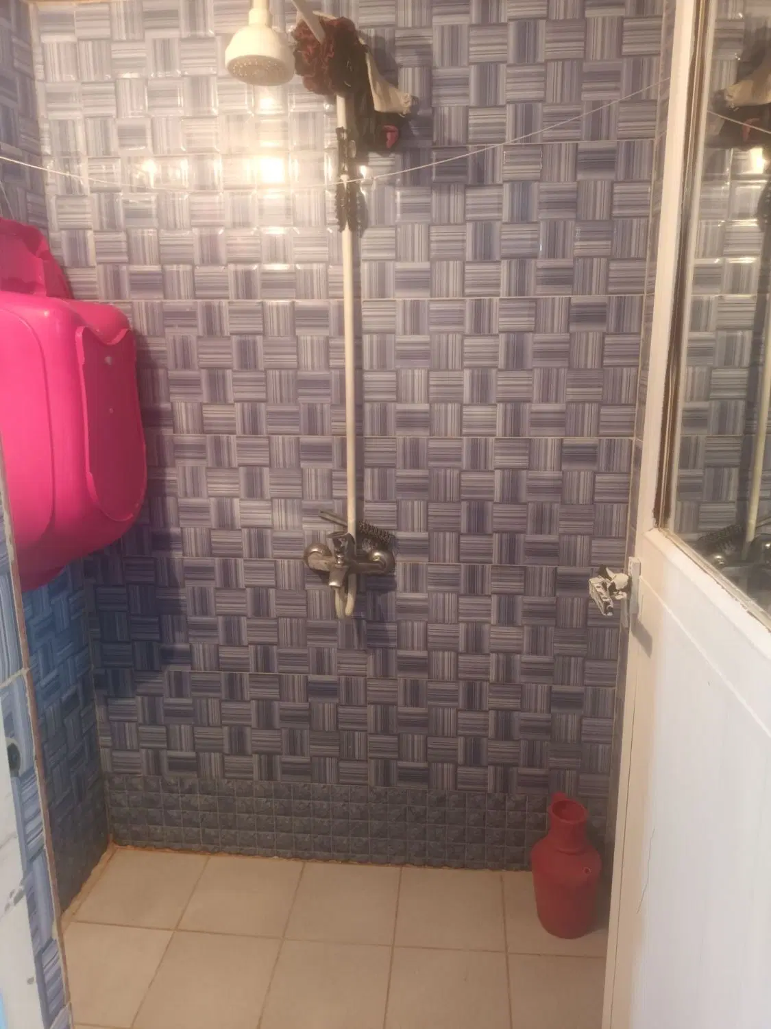 خانه دوطبقه حیاط دار