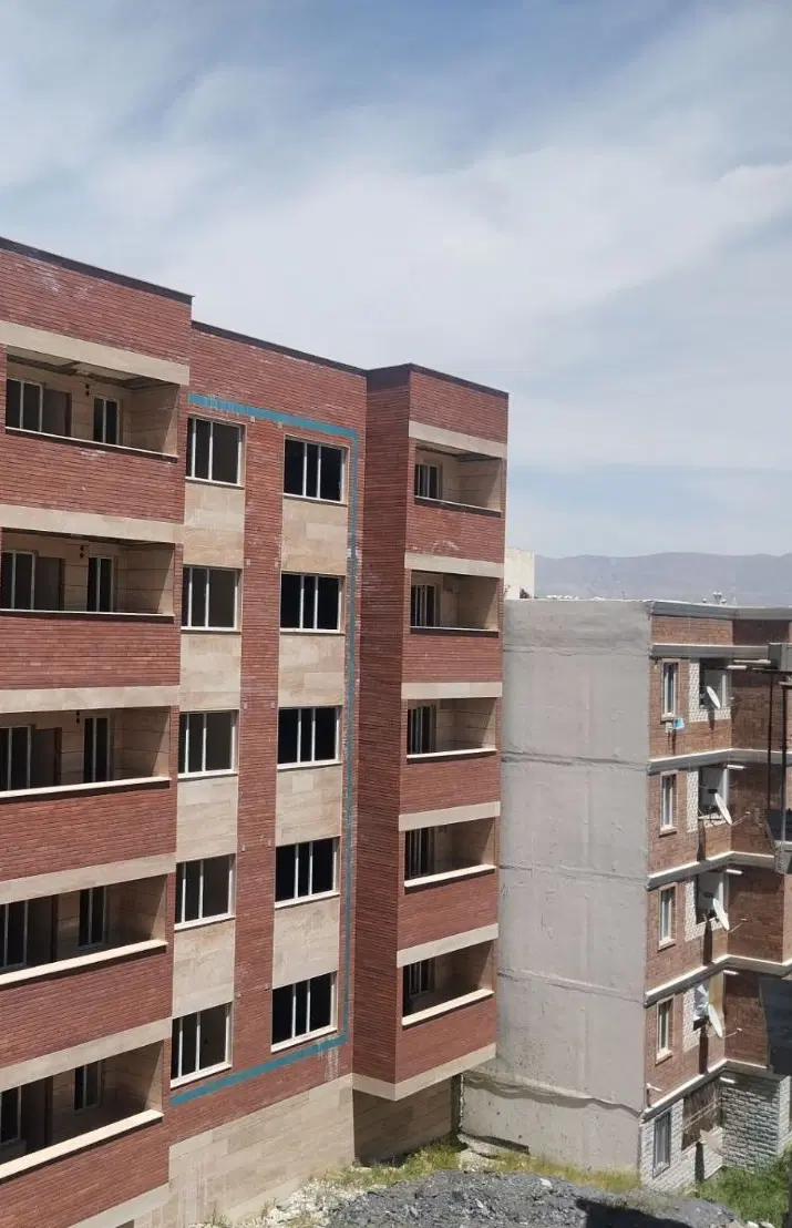 فروش یک آپارتمان ۱۴۰ واحدی میدیا واقع در بهاران